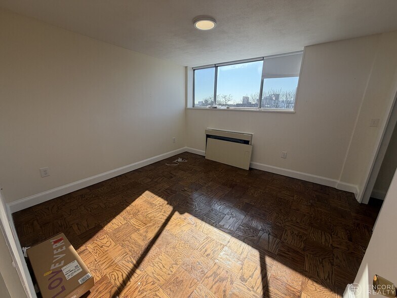 Building Photo - 80 Monmouth St