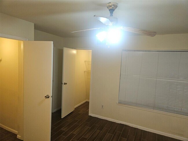Building Photo - 2425 Holly Hall St