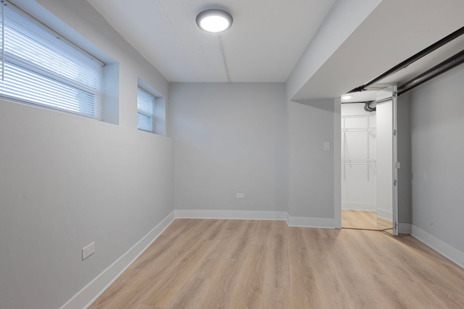 Building Photo - 7600 N Sheridan Rd