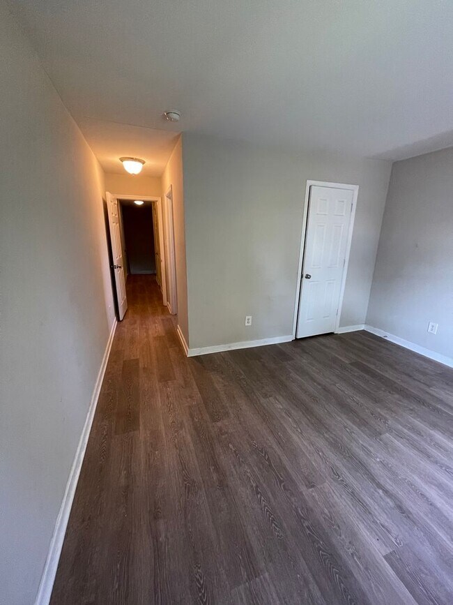 Building Photo - 1802 Parkwood Ave