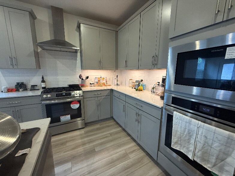 Building Photo - 845 Nightingale Ave