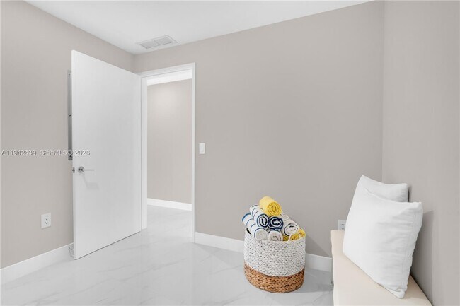 Building Photo - 700 NE 24th St