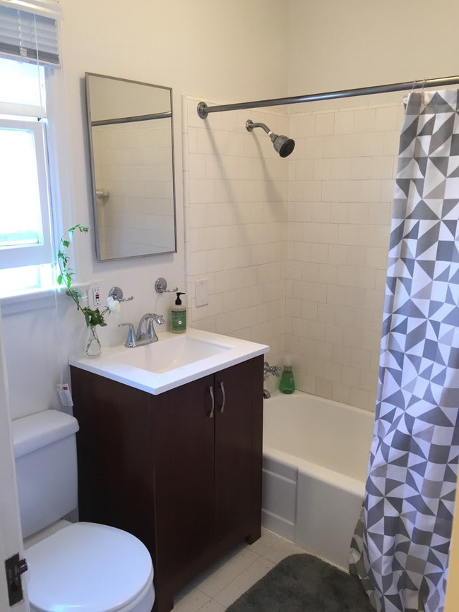 Building Photo - 10327 1/4 Ashton Ave