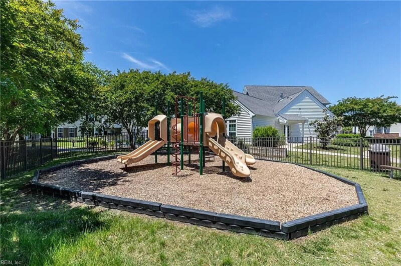 Building Photo - 2166 Humphreys Dr