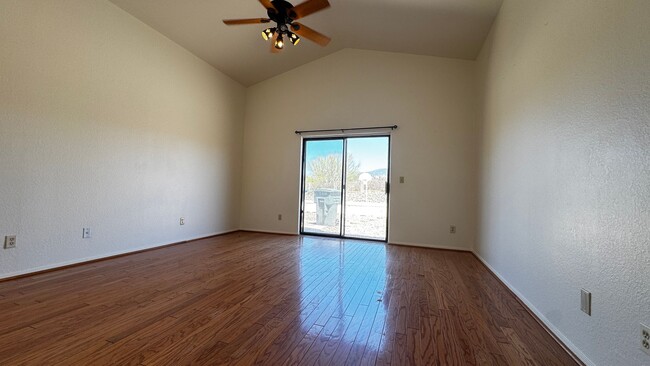 Building Photo - Eastside (Broadway and Houghton) 4 bedroom...