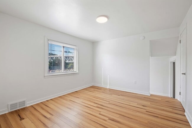 Building Photo - Luxury Rental - Sharpsburg