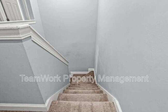 Building Photo - 5914 Tampa St