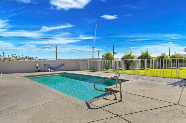 Building Photo - 2246 Paseo Roseta