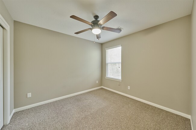 Building Photo - 132 Artesian Way