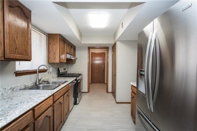 Building Photo - 701 El Parque Dr