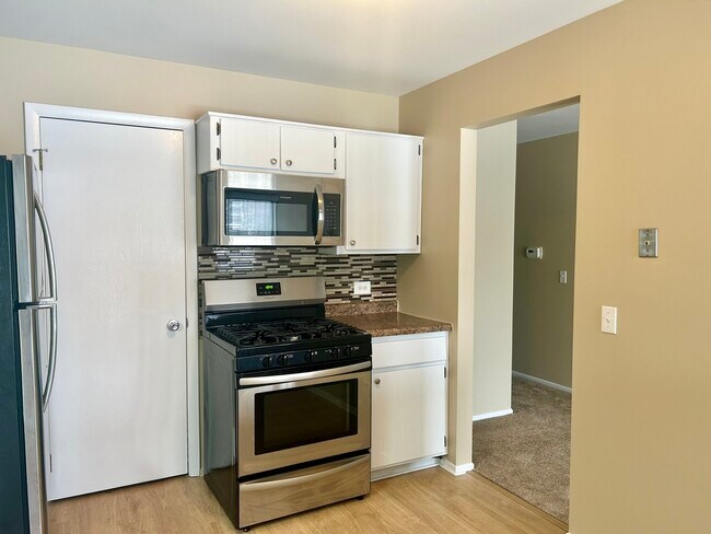 Building Photo - 28 Regent Cir