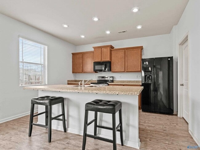 Building Photo - 30057 Glenrose Way