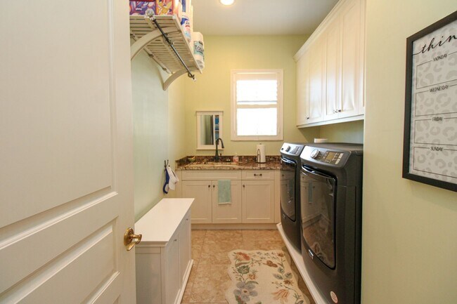 Building Photo - ** THE MOORINGS ** SINGLE FAMILY HOME 3 PL...