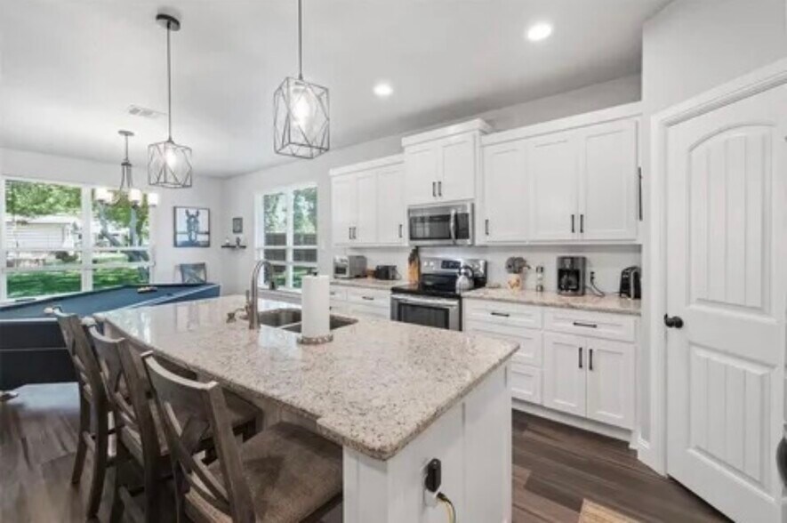 Building Photo - 1418 Cheyenne Trl