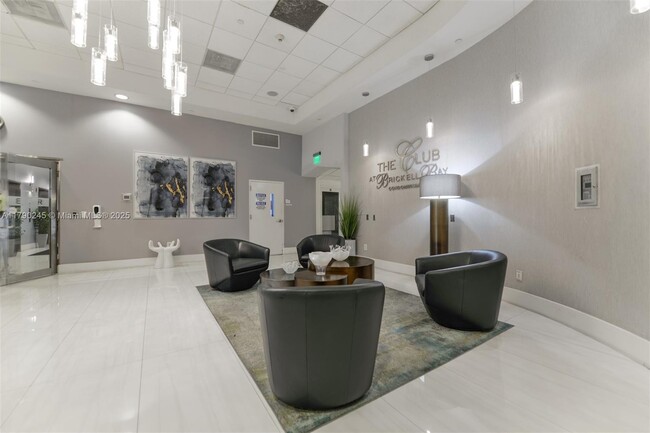 Building Photo - 1200 Brickell Bay Dr