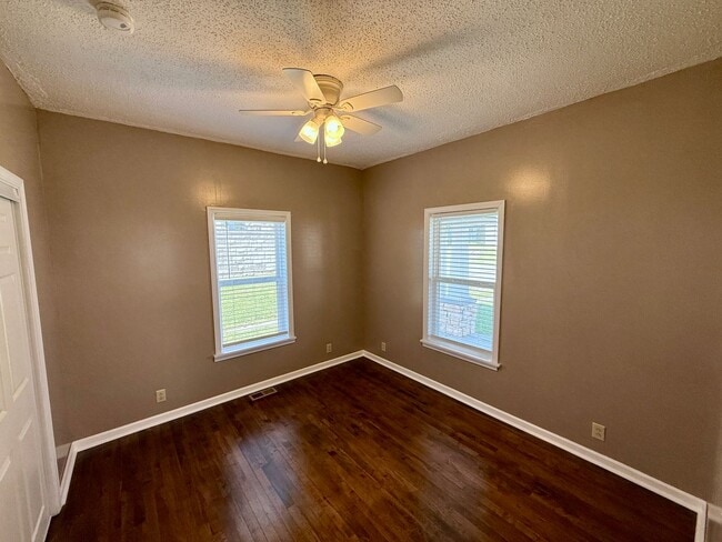 Building Photo - 1132 S Dodgion Ave