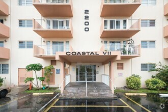Building Photo - 2200 E Hallandale Beach Blvd