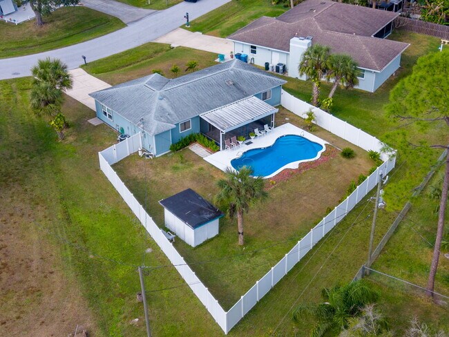 Building Photo - 801 Young Ave NW