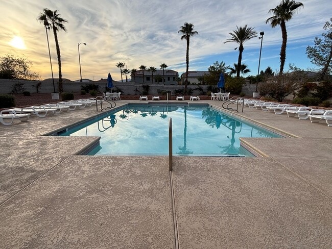 Building Photo - Great Two Bedroom Townhouse with a 1 car garage near Silverado Ranch area