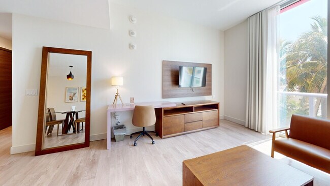 Primary Photo - 411 Jimmy Buffett Mem Hwy