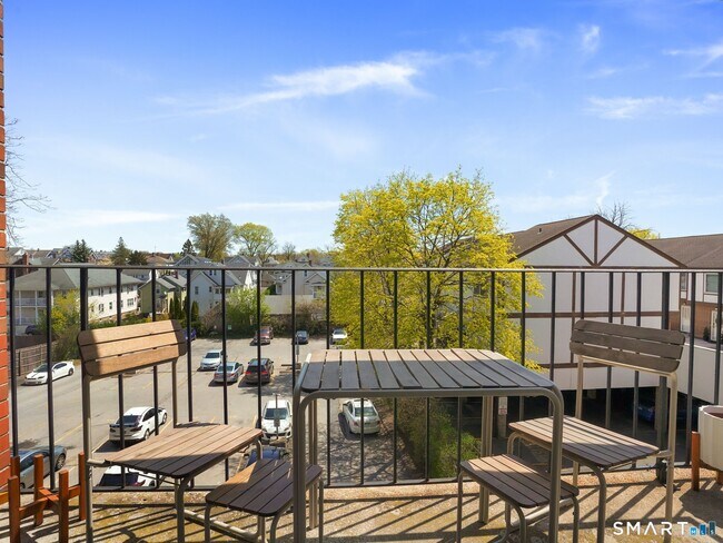 Building Photo - 87 Glenbrook Rd