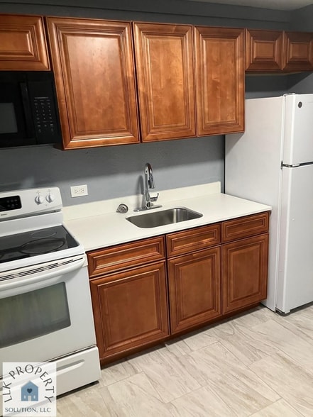 Building Photo - 423 N Cocoanut Rd