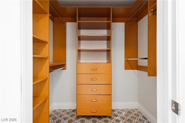 Building Photo - 2220 Village Walk Dr