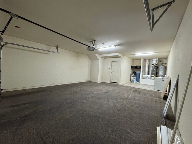 Building Photo - 4BR/3BA/2.5CG, 2534 sq.ft. rental with DEN in Sierra Vista, AZ