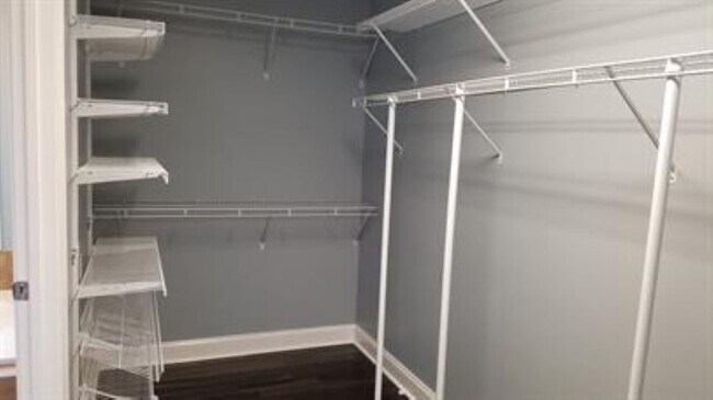 Building Photo - 2108 Cherokee Dr