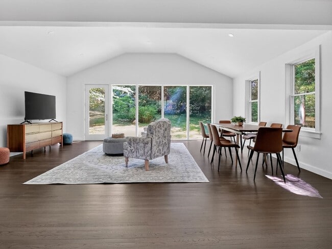 Building Photo - 1 Month Free | Luxury 3BR Home in Prospect Hill