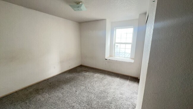 Building Photo - 15325-15327 Berry Valley Rd SE