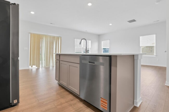 Building Photo - 6302 Marinelli Dr N