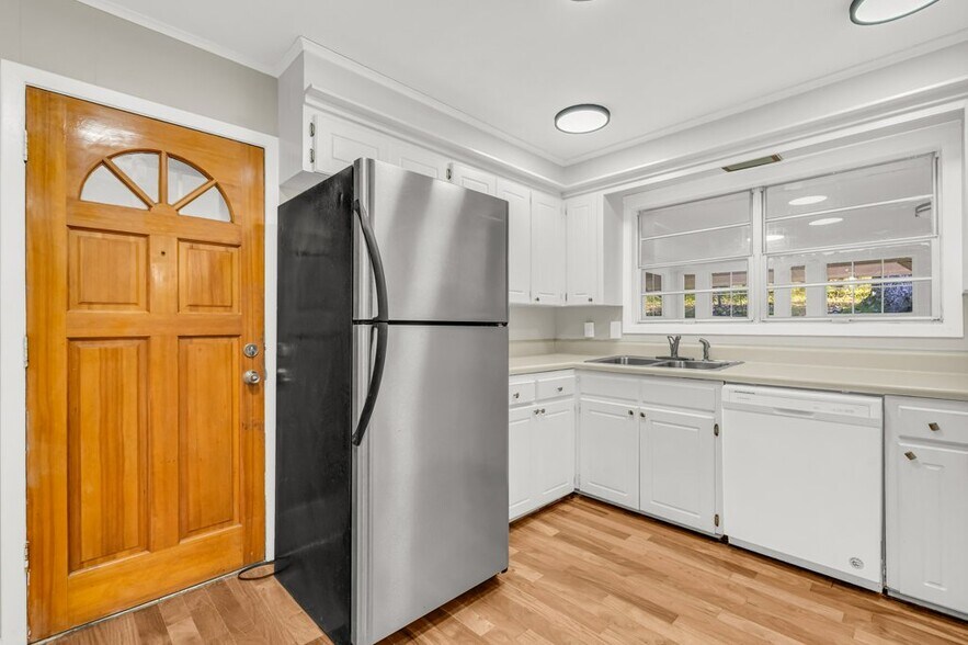 Building Photo - 222 Carr Rd