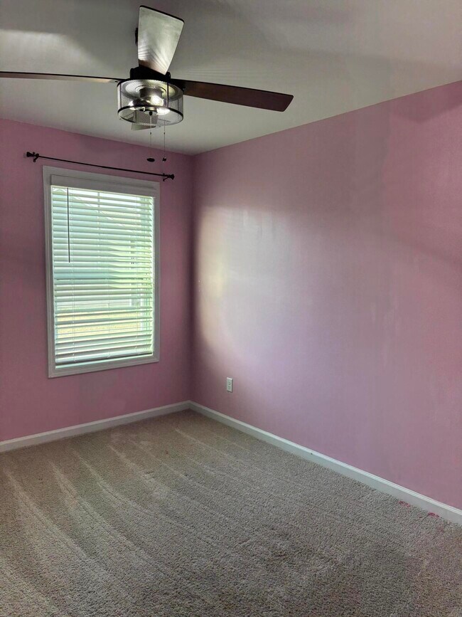 Building Photo - 335 Niblick Dr