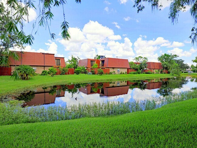 Building Photo - Parkwoods 12360-3