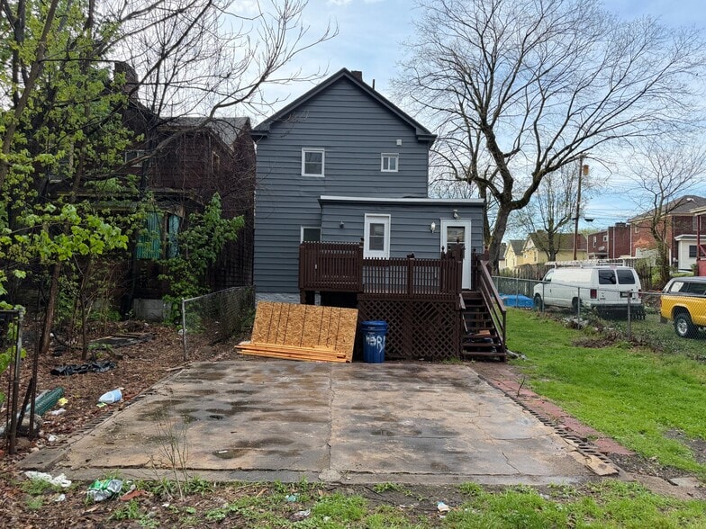 Building Photo - 1115 Fairdale St