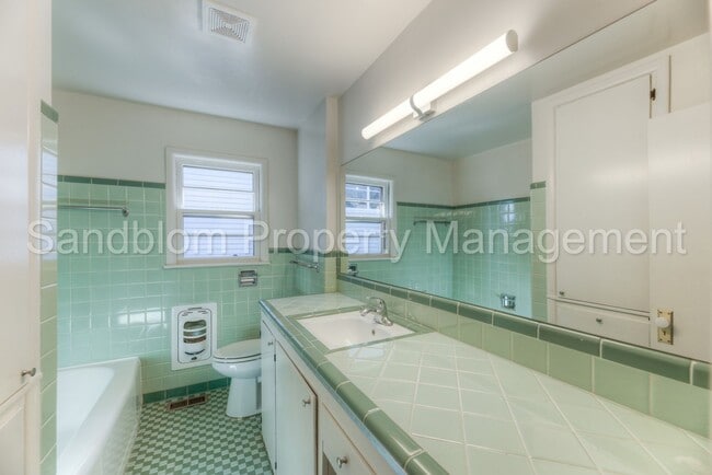 Building Photo - 4012 S Toledo Ave