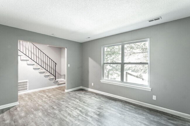 Building Photo - 508 Ely Rd