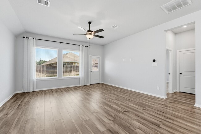 Building Photo - 1338 Lakeside Crk Rd