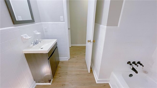 Building Photo - 122 Barnesville Rd