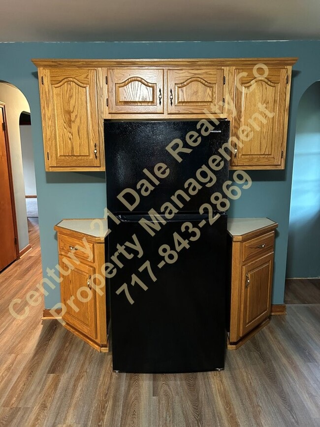 Building Photo - Fully remodeled 2 Bedroom All one Level ho...