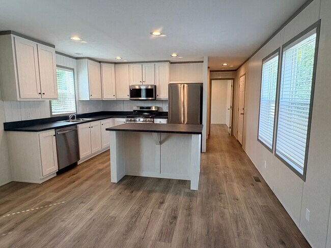 Building Photo - 1820 Green Park Cir