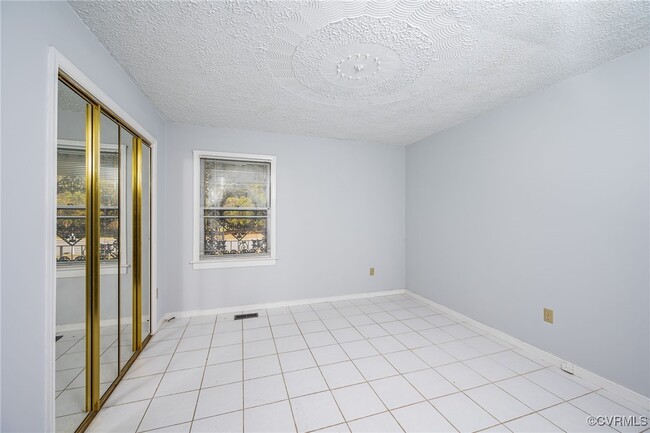 Building Photo - 7800 Tamarind Dr