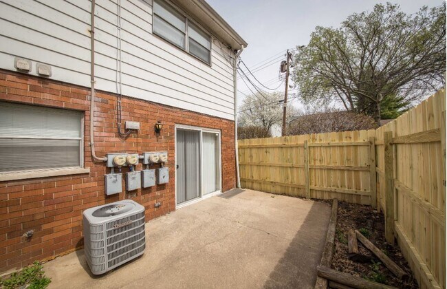 Building Photo - 3341 Lakeview St