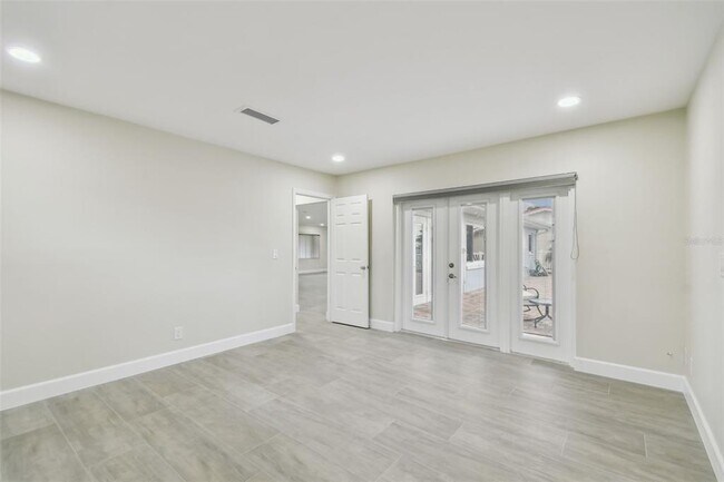 Building Photo - 3938 Versailles Dr