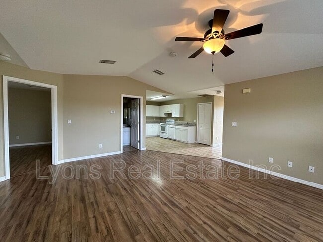 Building Photo - 1125 Gilbert Ave S