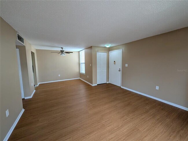 Building Photo - 522 Orange Dr