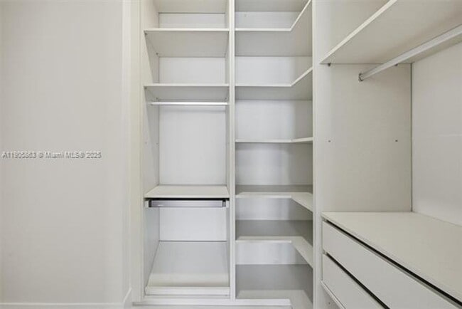 Building Photo - 700 NE 24th St