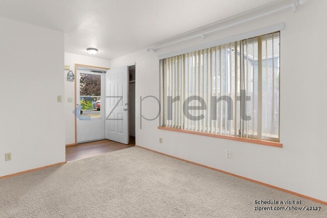 Building Photo - 617-613 3 St NE