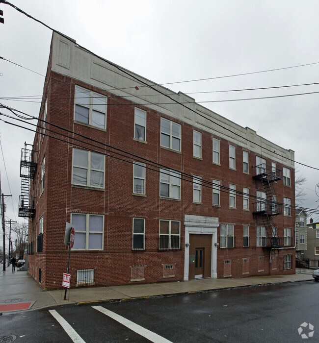 Primary Photo - 1-7 Tremont Ter